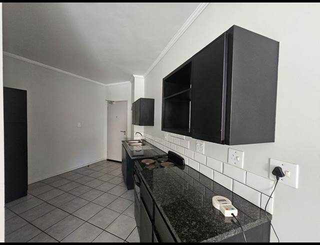 2 BEDROOM PROPERTY TO RENT IN FLORIDA